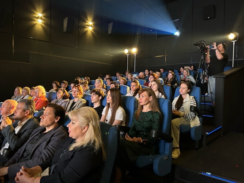 «Плюс синий»: в брянском кинотеатре «Салют» открылся ещё один кинозал на 75 мест
