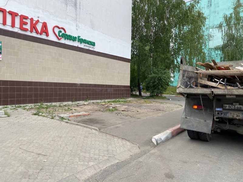 В Брянске демонтировали ещё одну незаконную «овощную ярмарку»