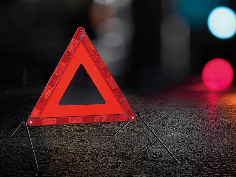 ДТП в Красном Роге: водитель мопеда врезался в девушек, шедших по обочине