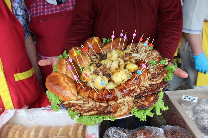 Брянские кооператоры создали символ Дня Брянского поля – картофельный торт