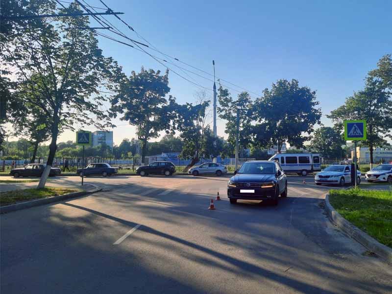 В Брянске на переходе по улице Димитрова иномарка сбила 8-летнего мальчика
