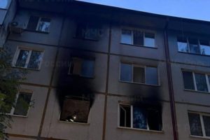 Пожар на окраине Брянска: выгорела квартира в пятиэтажке на Вокзальной, жертв нет
