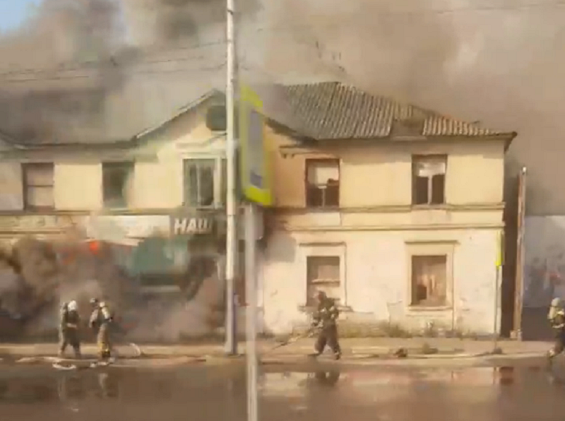 Заброшенное офисное здание выгорело на проспекте Московском в Брянске
