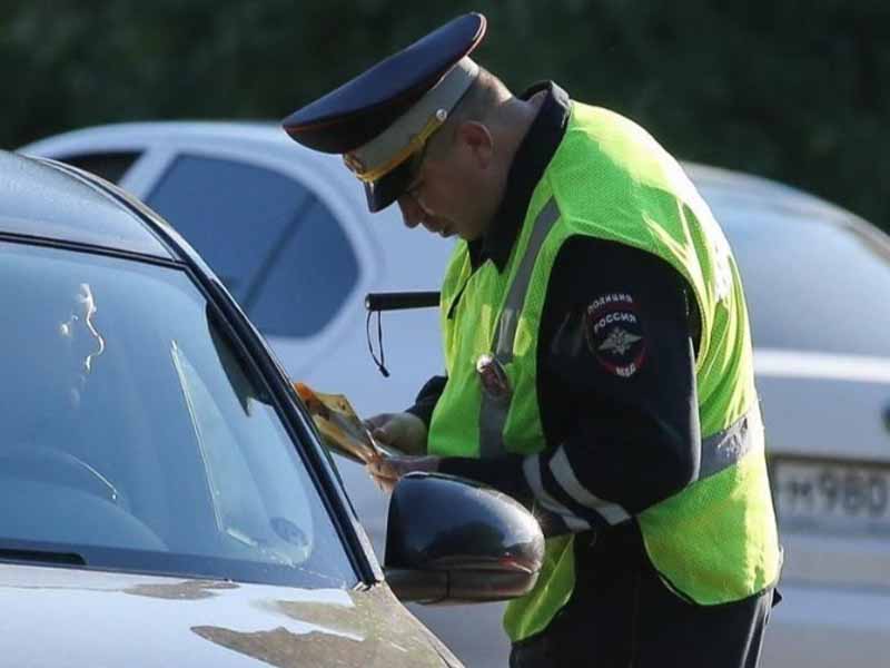 В России начал действовать порядок ограничения водительских прав для уклонистов