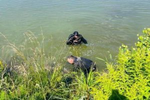 Брянские водолазы из местного озера под Хотылёво подняли тело мужчины