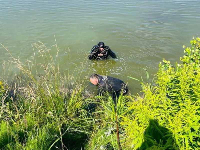 Брянские водолазы из местного озера под Хотылёво подняли тело мужчины