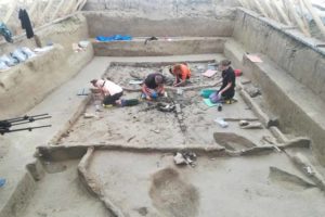 В Хотылёво под Брянском учёные нашли кость с неандертальским орнаментом возрастом около 80 тыс. лет