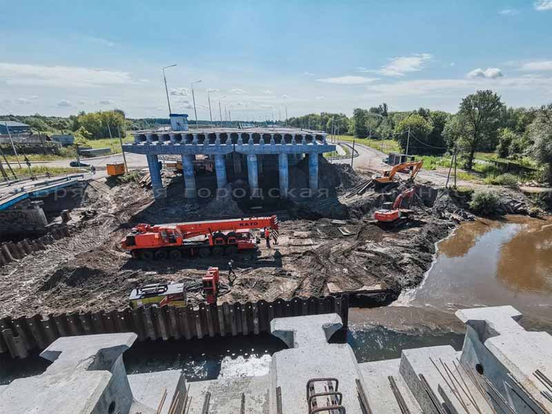 В Брянске продолжается строительство последней опоры «просроченного» Славянского моста