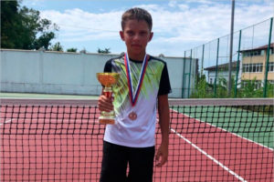 Юный брянский теннисист завоевал серебряную медаль на турнире в Сочи