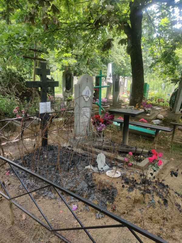 Вандалы оскверняют могилы на кладбищах в Клинцах. Родственники усопших обратились в полицию