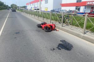 Мото-ДТП в Брянске: в посёлке Октябрьском женщина разбилась на мотоцикле