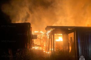 Пилорама сгорела в Брянске вечером во вторник. Пострадавших нет