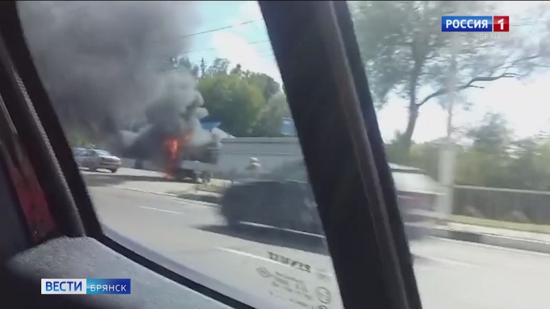 Грузовая «ГАЗель», припаркованная на улице, сгорела в Брянске
