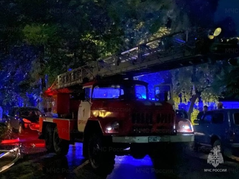 Квартира в пятиэтажке выгорела в центре Брянска. Жертв нет