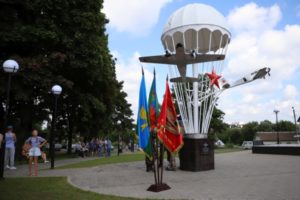 «Никто кроме нас!»: памятный комплекс воинам Воздушно-десантных войск открыт в Клинцах