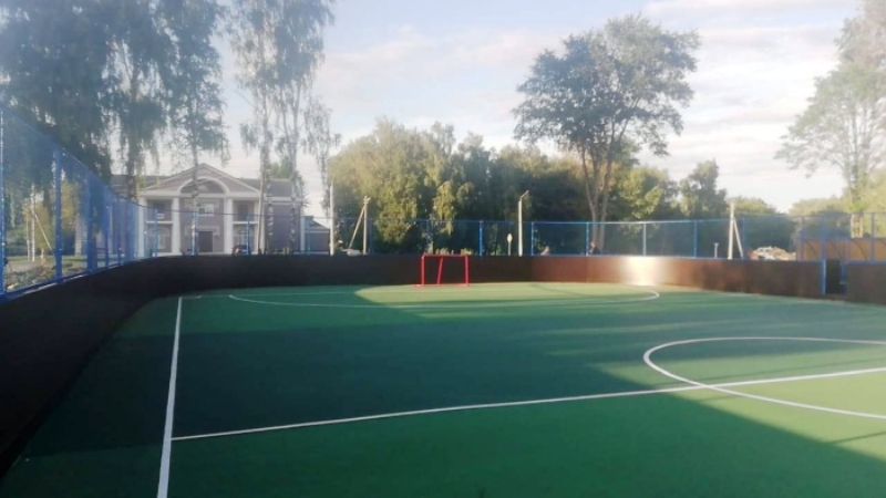 Хоккейно-футбольный корт открыт в клинцовском селе Медвёдово