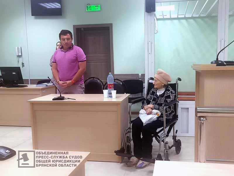 Брянский суд «выписал» штраф престарелой украинке, перевозившей «военные» микросхемы в термосе с компотом