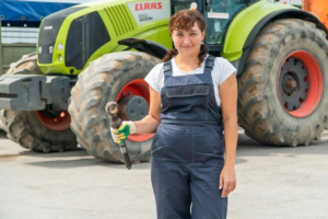 Женская ли профессия – тракторист?