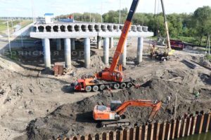 На Славянском мосту в Брянске забили все 115 свай для последней опоры