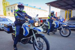 «Ну, электросамокатчик, погоди!»: брянские инспекторы ДПС оседлали мотоциклы