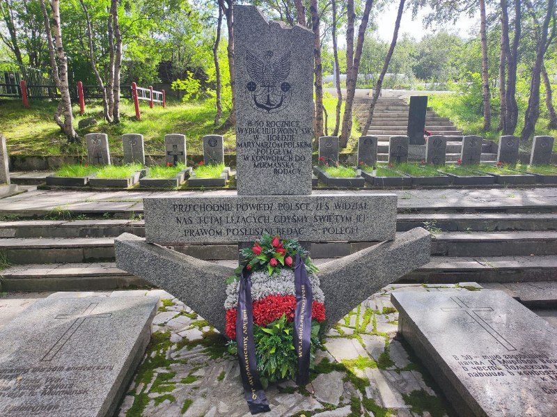 Посол и генконсул Польши попались на вандализме на кладбище в Мурманске