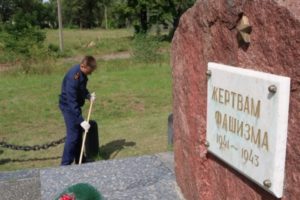 Студентам и кадетам учебных заведений СК РФ организовали патриотические хозработы на территории бывшего концлагеря в Брянске