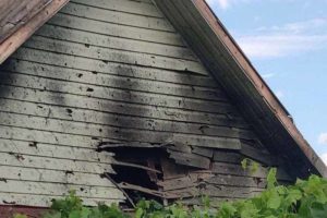 В брянском селе Кирилловка после обстрела ВСУ повреждён жилой дом (видео)