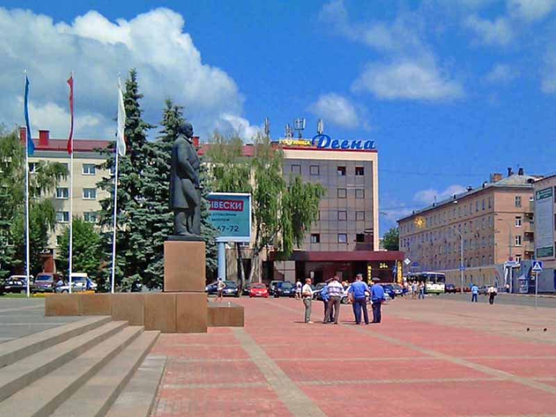 В Брянске 15 сентября ограничат движение и парковку на площади Ленина
