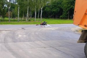 Мотоциклист насмерть разбился об КамАЗ на местной дороге в Клинцовском районе