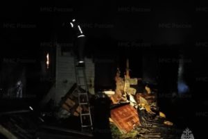 Дом сгорел в брянском посёлке Чайковичи в полночь. Жертв нет