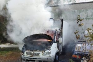 Грузовая «ГАЗель» сгорела в Бежице, жертв нет