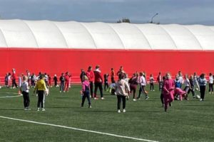 Первоклассницы брянских школ получили первый футбольный опыт на стадионе «Спартак»