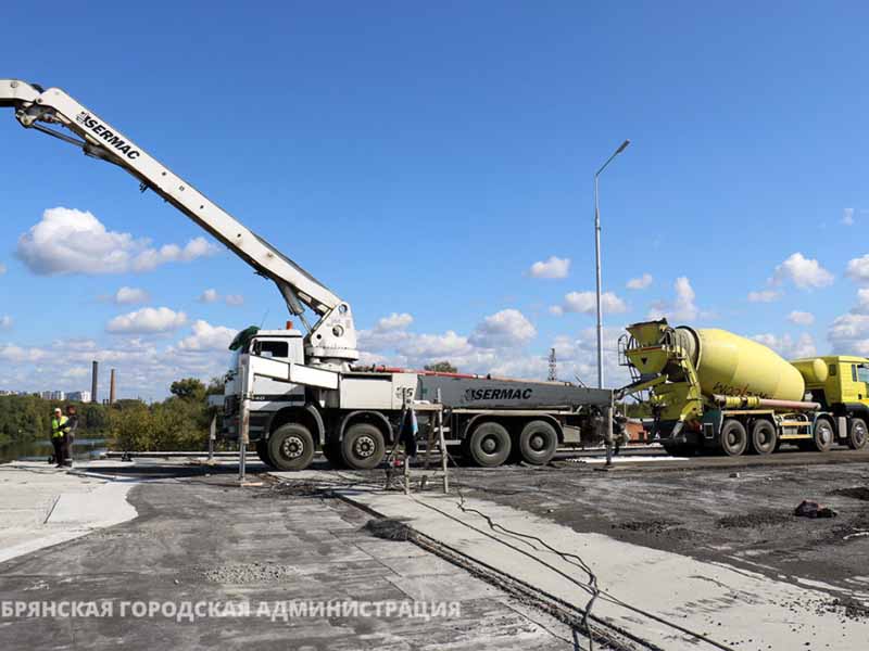 Строители Славянского моста в Брянске «выходят» из воды