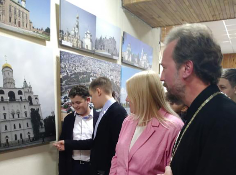 Фотовыставка о российских кремлях, подготовленная для западного зрителя, открылась в брянском райцентре