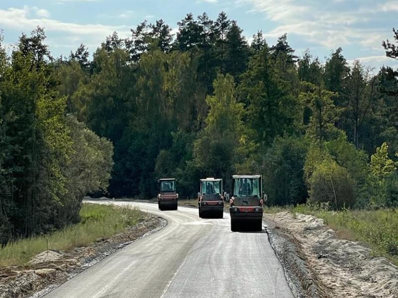 Брянские дорожники сделали щебёночную дорогу в Карачевском районе асфальтовой