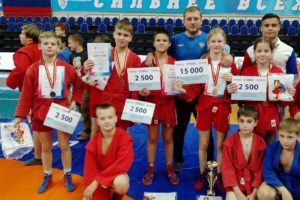 Брянские самбисты завоевали два золота на соревнованиях в Курске