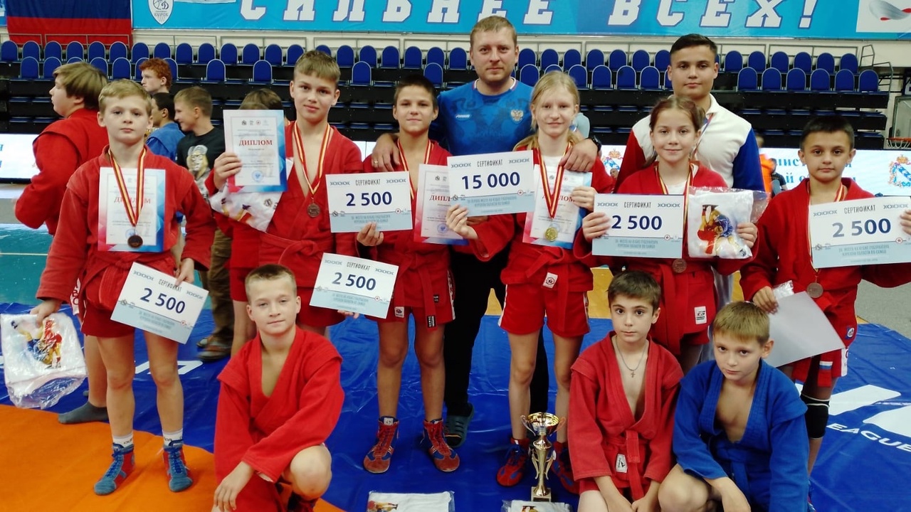 Брянские самбисты завоевали два золота на соревнованиях в Курске