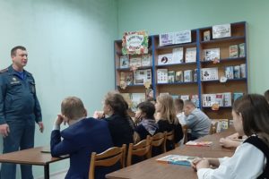 Пятиклассники брянской школы №41 прослушали лекцию по ГО в детской библиотеке