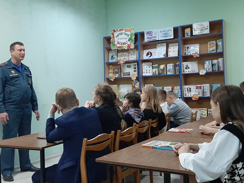 Пятиклассники брянской школы №41 прослушали лекцию по ГО в детской библиотеке