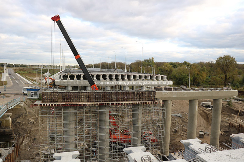 Активное строительство Славянского моста остановлено на семь дней