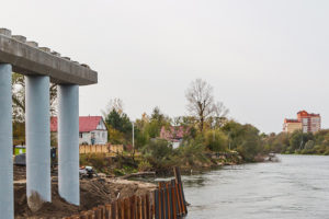 Славянский мост: на этой неделе должна начаться укладка балок последних пролётов