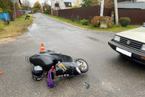 ДТП в Унече: легковушка снесла на перекрёстке очередного несовершеннолетнего байкера
