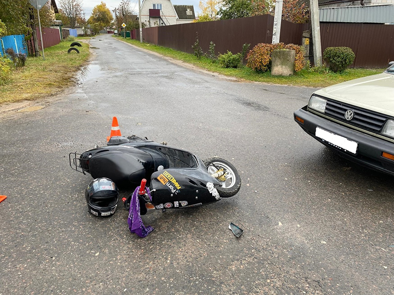 ДТП в Унече: легковушка снесла на перекрёстке очередного несовершеннолетнего байкера