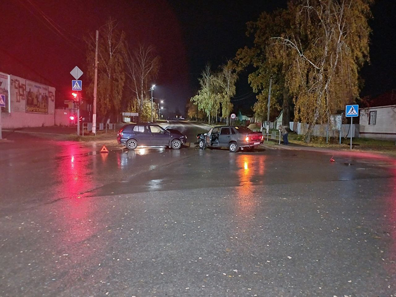 Женское ДТП в Климово: не разъехались две водительницы, пострадал пассажирка