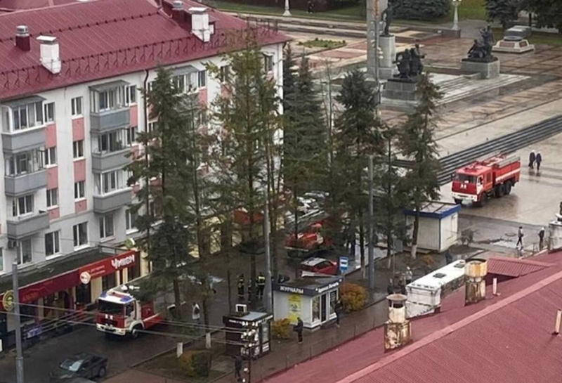 Пожарные в центре Брянска: в понедельник – реальный пожар, во вторник – учения