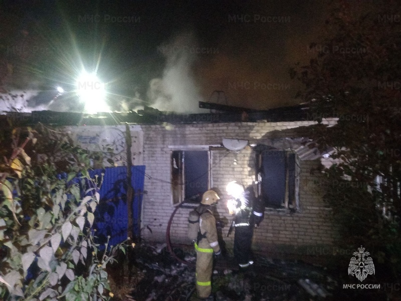 Частный дом сгорел в Брянске. Жертв нет