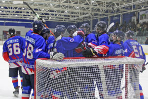 Хоккейный «Брянск» потерпел первое поражение в сезоне: разделил дома очки с «Динамо-Юниор»