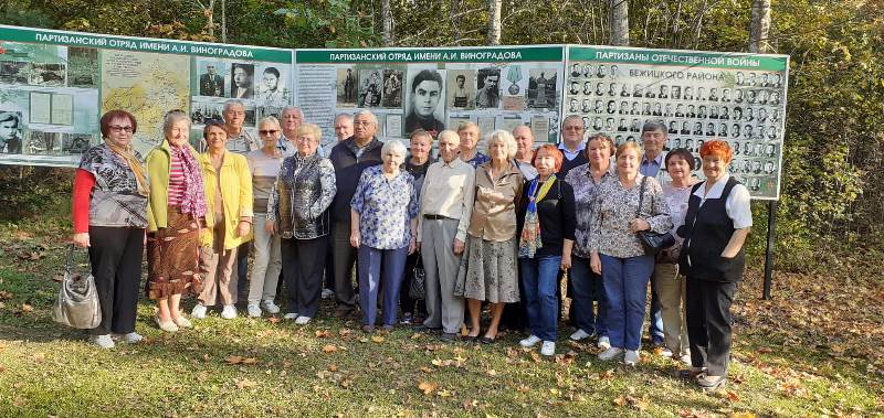 Ветераны брянской энергетики посетили достопримечательности Дятьковского района