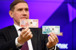 Центробанк презентовал новые купюры номиналом 1000 и 5000 рублей