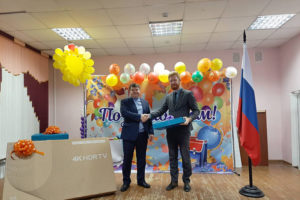 Брянский «Учитель года-2023» из Новозыбкова получил сертификат на оргтехнику